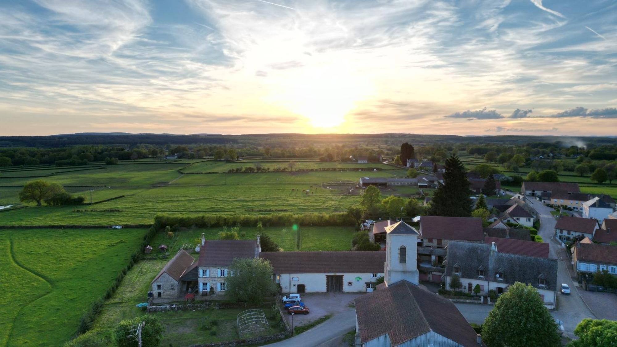 Morvan Séjours Antully Exterior foto
